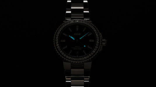 oris-aquis-date-diamonds-01-733-7766-4998-07-8-22-05peb