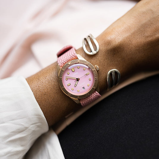 oris-divers-sixty-five-cotton-candy-01-733-7771-3158-07-3-19-04brs