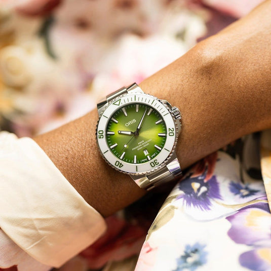 oris-aquis-date-taste-of-summer-automatic-01-733-7787-4137-07-8-22-04peb