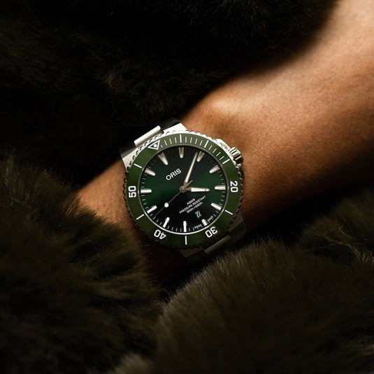 oris-aquis-date-automatic-01-733-7789-4157-07-8-23-04peb