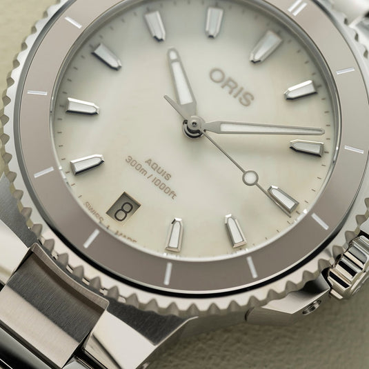 oris-aquis-date-automatic-01-733-7792-4151-07-8-19-05p