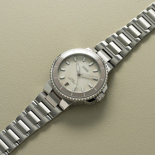 oris-aquis-date-automatic-01-733-7792-4151-07-8-19-05p
