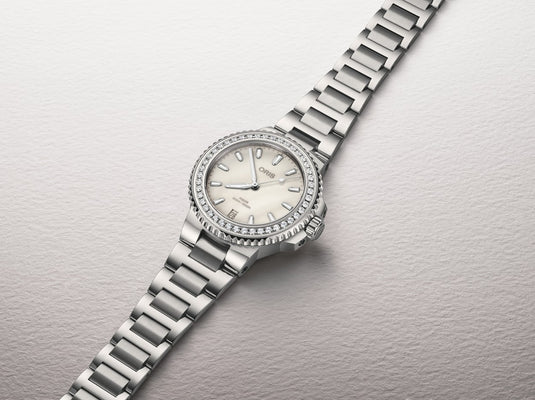 Oris Aquis Date Diamonds Automatic Watch 01 733 7792 4956-07 8 19 05P