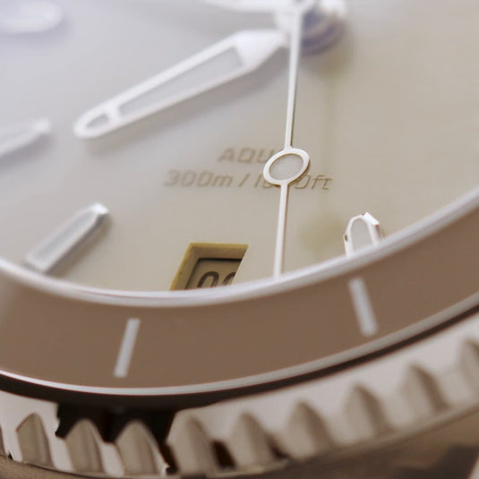 oris-aquis-date-automatic-01-733-7792-4151-07-8-19-05p