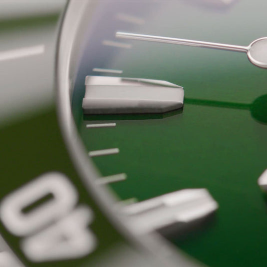 oris-aquis-date-automatic-01-733-7789-4157-07-8-23-04peb