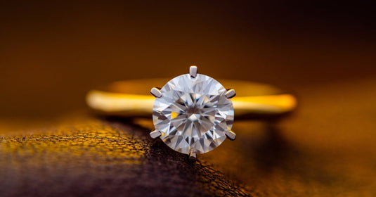 What Makes Round Cut Engagement Rings the Most Popular Choice in 2025?