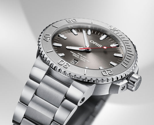 oris-aquis-date-relief-01-733-7730-4153-07-8-24-05peb